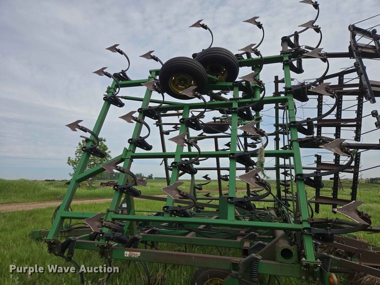 image for item ER1686 John Deere field cultivator