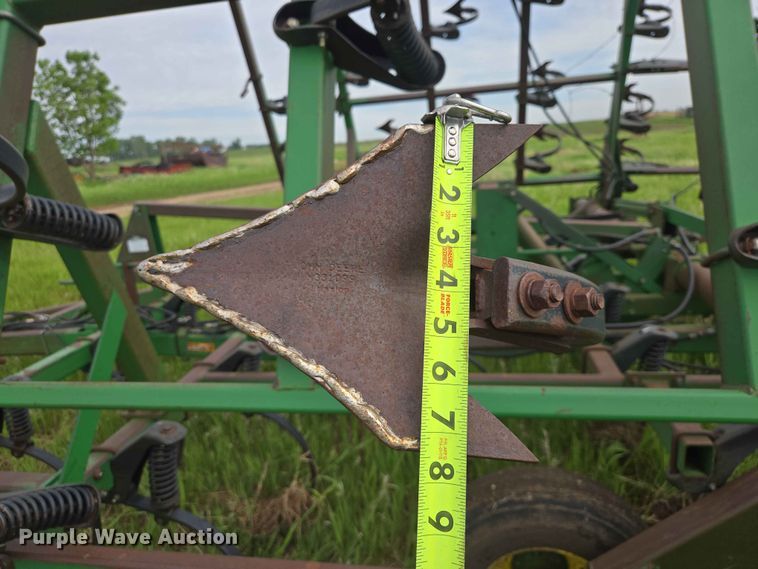image for item ER1686 John Deere field cultivator