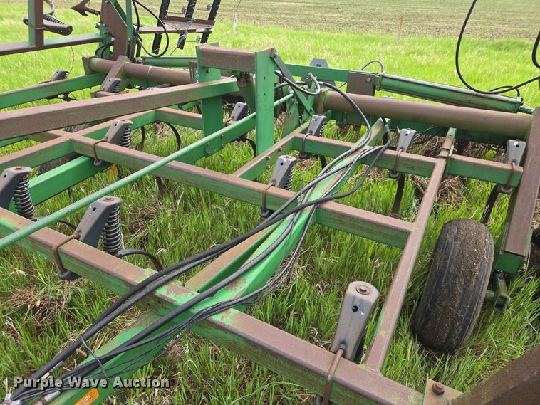 image for item ER1686 John Deere field cultivator