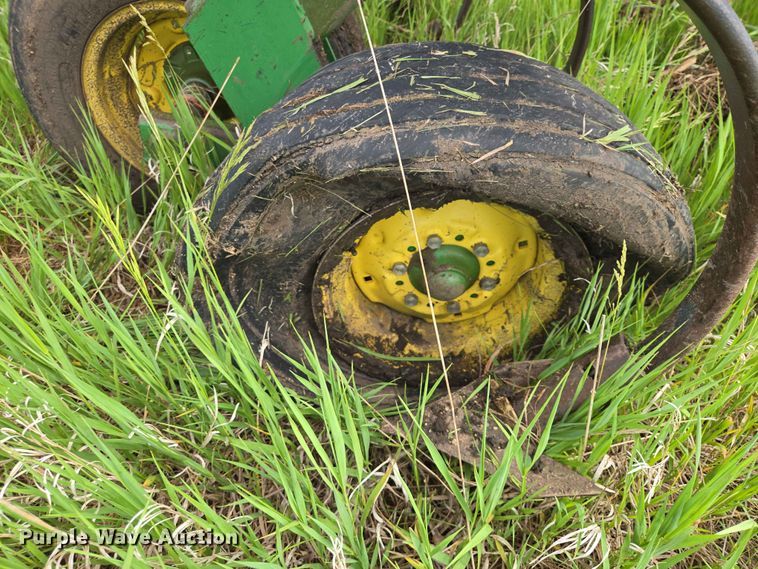 image for item ER1686 John Deere field cultivator