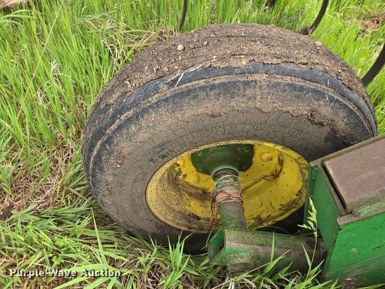 image for item ER1686 John Deere field cultivator
