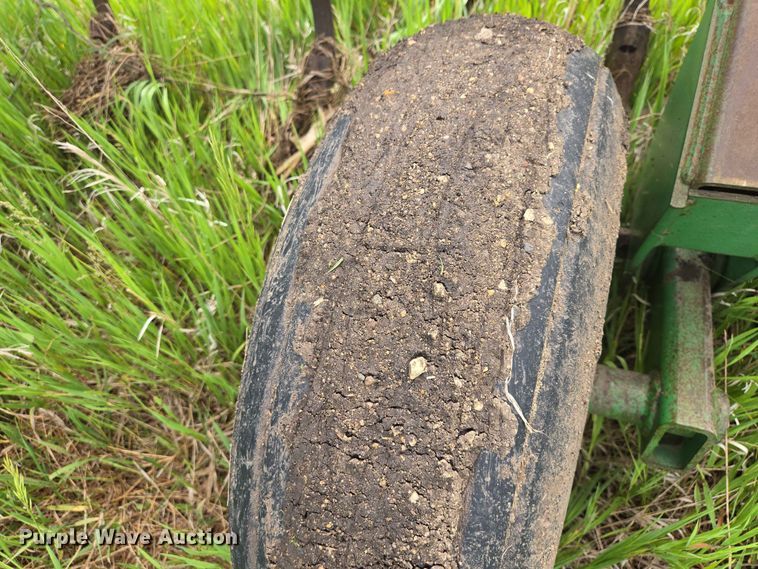 image for item ER1686 John Deere field cultivator