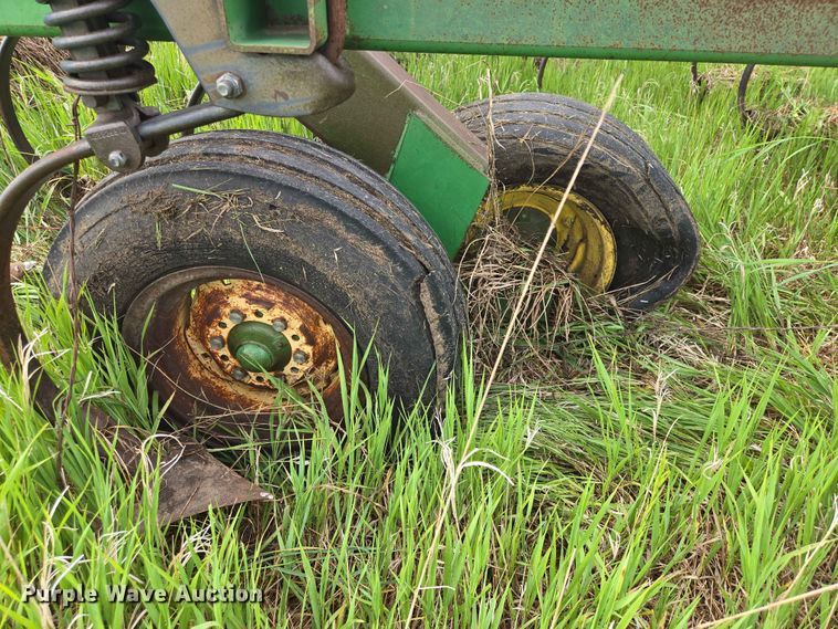 image for item ER1686 John Deere field cultivator