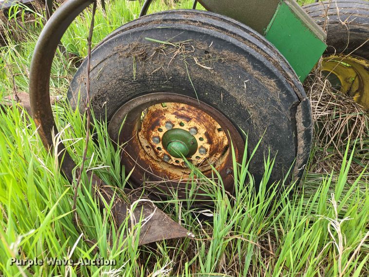 image for item ER1686 John Deere field cultivator