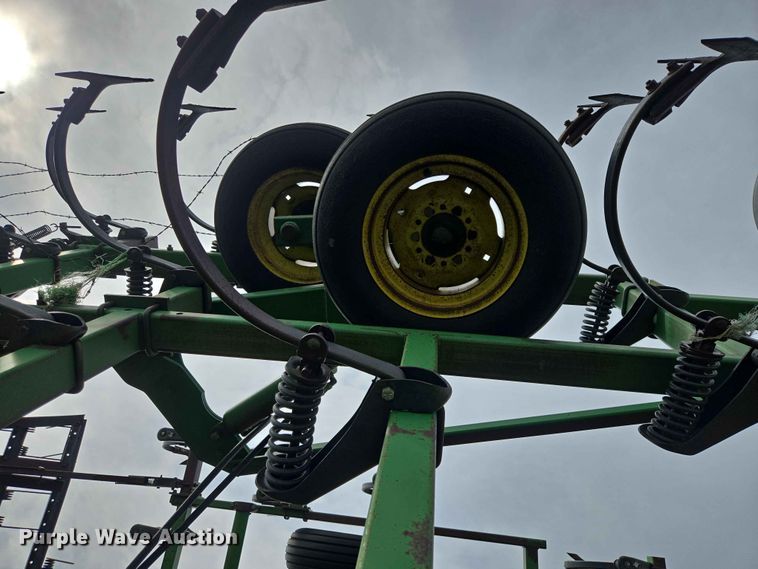 image for item ER1686 John Deere field cultivator