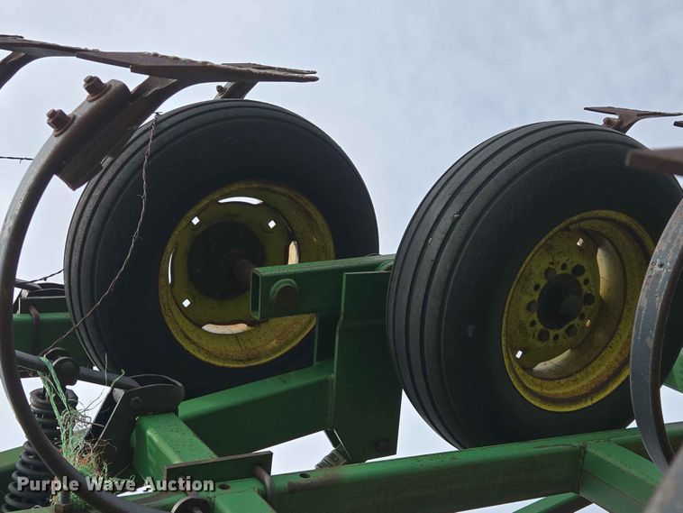 image for item ER1686 John Deere field cultivator