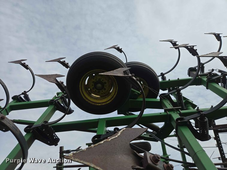 image for item ER1686 John Deere field cultivator