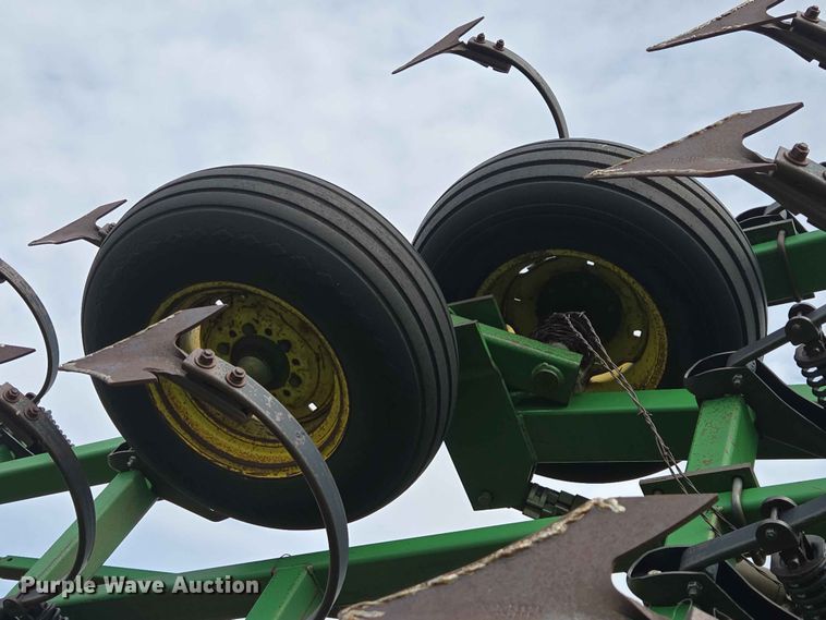 image for item ER1686 John Deere field cultivator