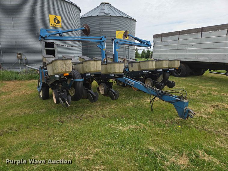 image for item ER1688 Kinze EF planter