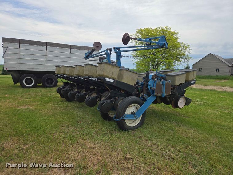 image for item ER1688 Kinze EF planter