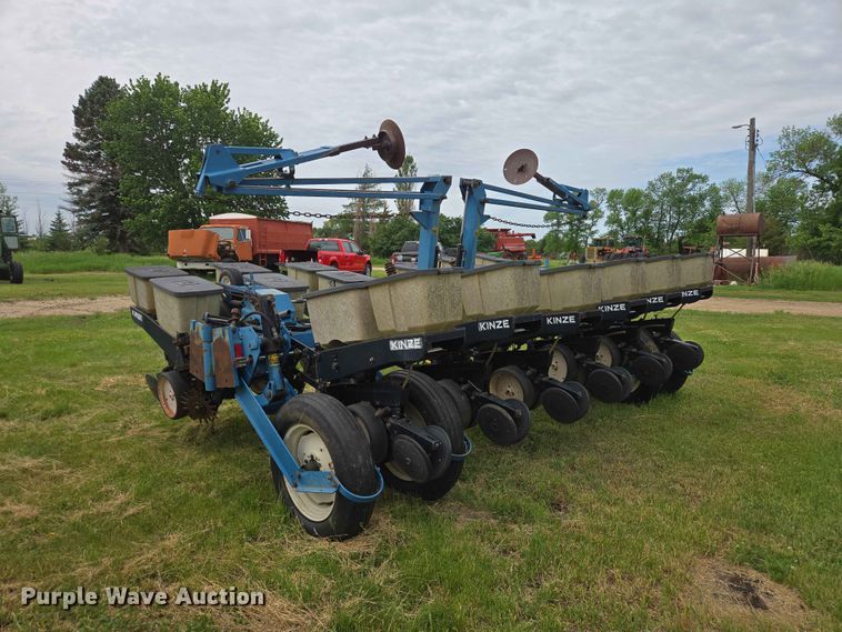 image for item ER1688 Kinze EF planter