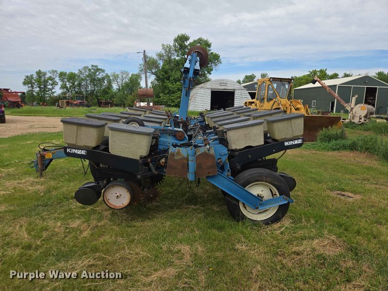 image for item ER1688 Kinze EF planter