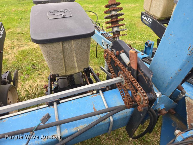 image for item ER1688 Kinze EF planter
