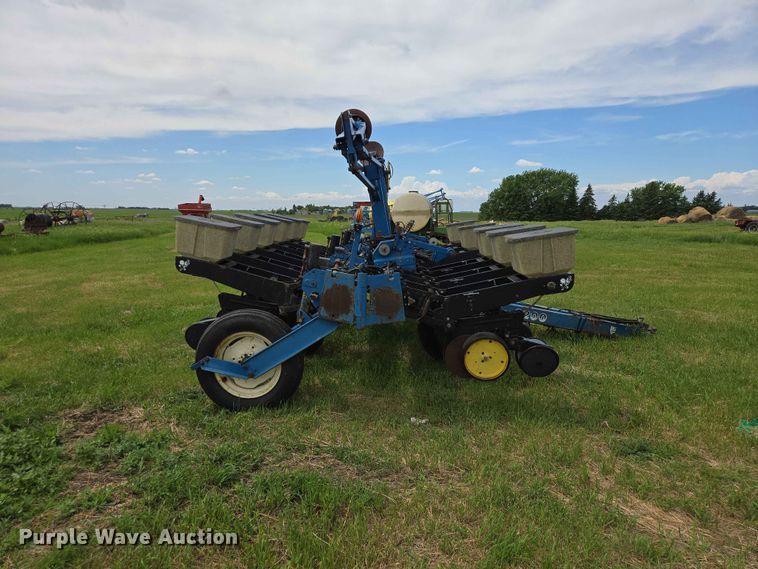 image for item ER1693 Kinze 2200 planter