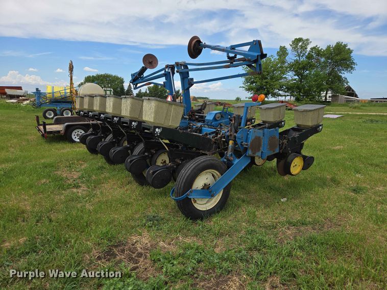 image for item ER1693 Kinze 2200 planter