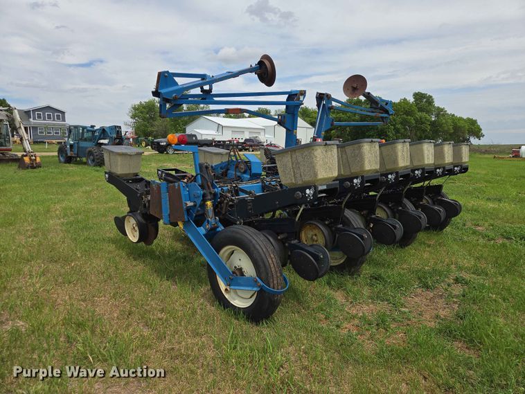 image for item ER1693 Kinze 2200 planter