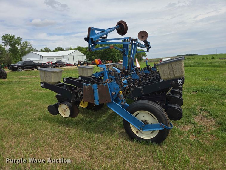 image for item ER1693 Kinze 2200 planter