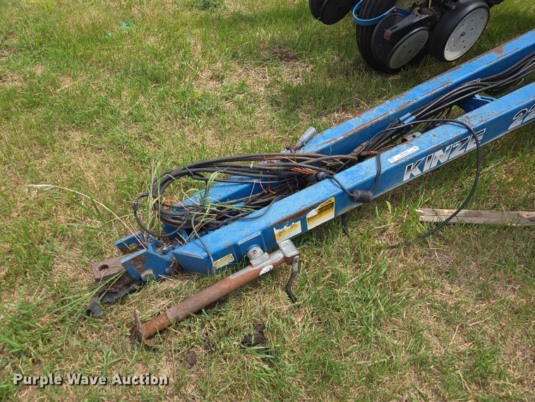 image for item ER1693 Kinze 2200 planter