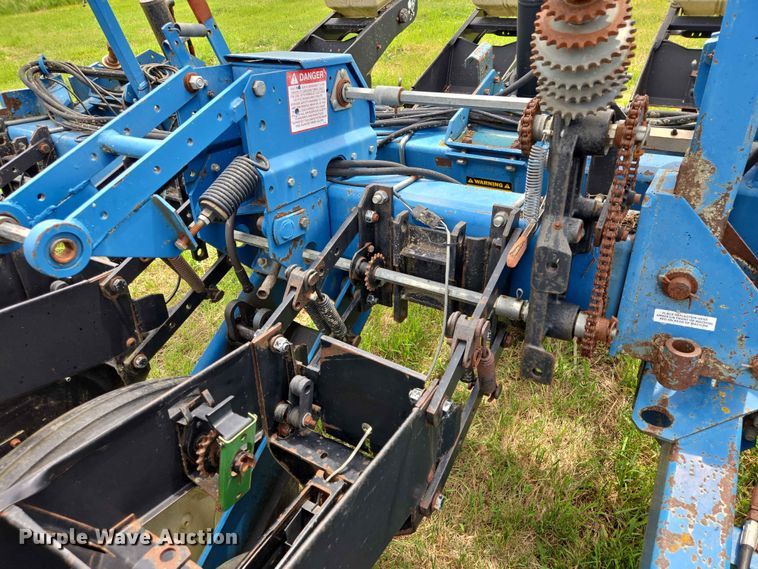 image for item ER1693 Kinze 2200 planter