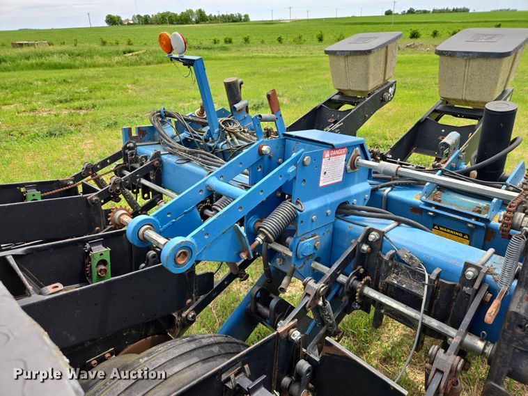 image for item ER1693 Kinze 2200 planter
