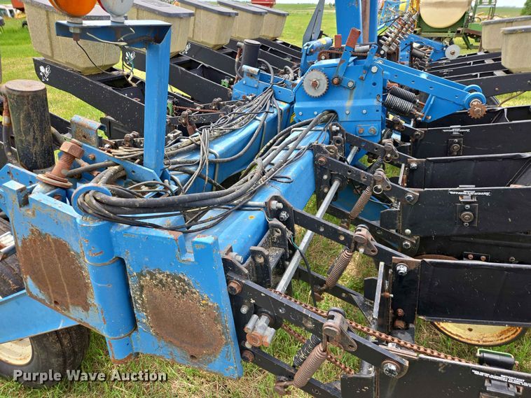 image for item ER1693 Kinze 2200 planter