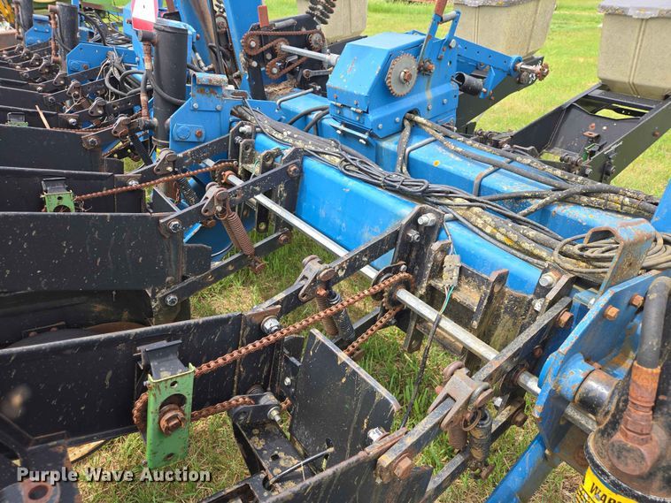 image for item ER1693 Kinze 2200 planter