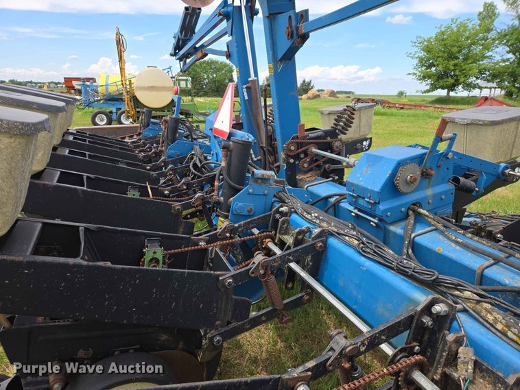 image for item ER1693 Kinze 2200 planter
