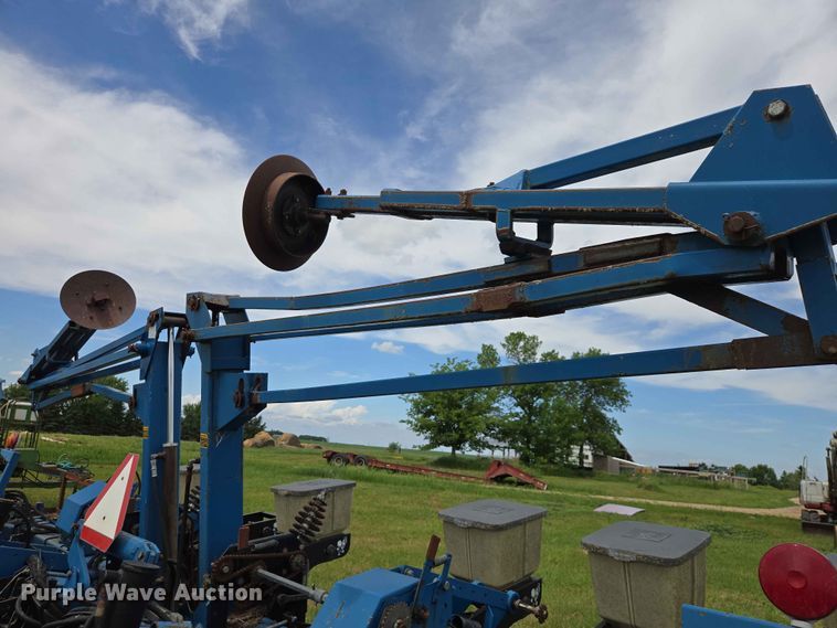 image for item ER1693 Kinze 2200 planter