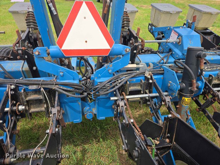 image for item ER1693 Kinze 2200 planter