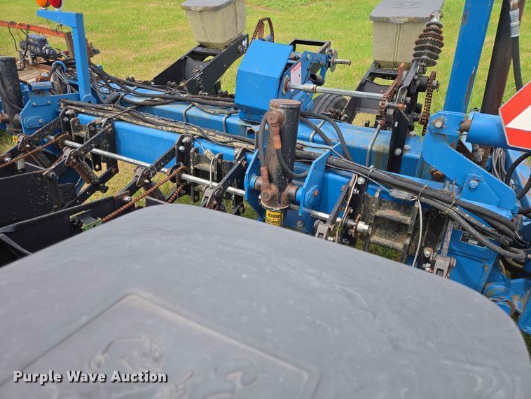 image for item ER1693 Kinze 2200 planter