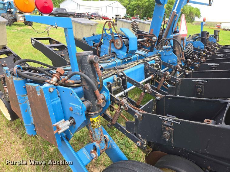 image for item ER1693 Kinze 2200 planter
