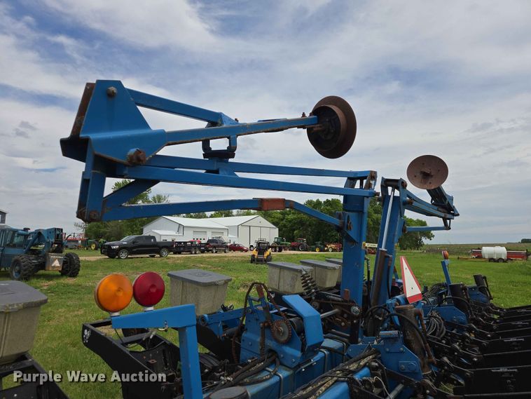 image for item ER1693 Kinze 2200 planter
