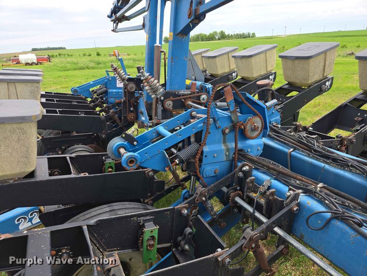 image for item ER1693 Kinze 2200 planter