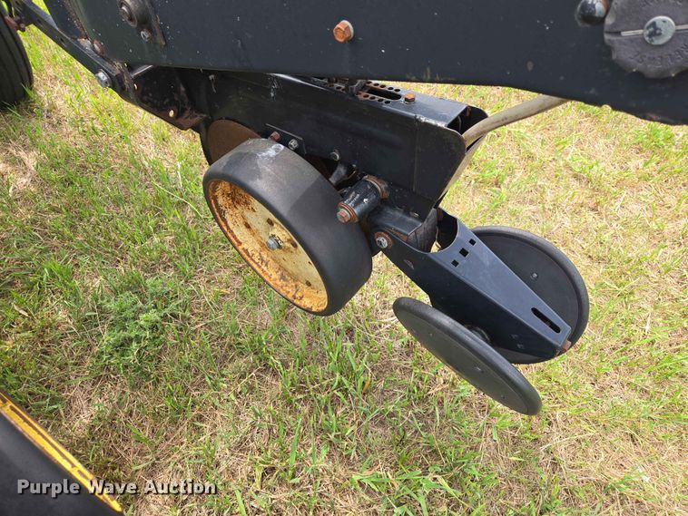 image for item ER1693 Kinze 2200 planter