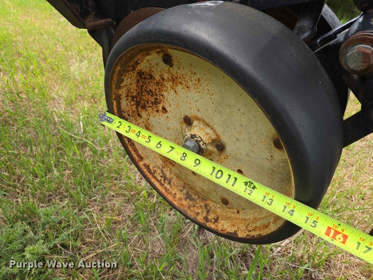 image for item ER1693 Kinze 2200 planter