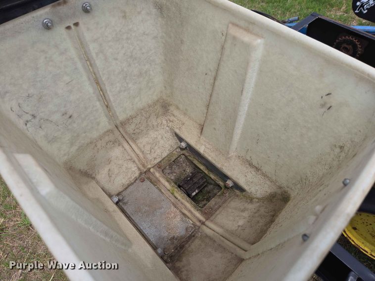 image for item ER1693 Kinze 2200 planter