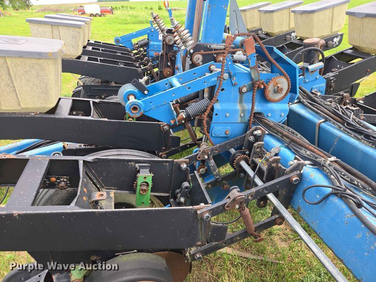 image for item ER1693 Kinze 2200 planter