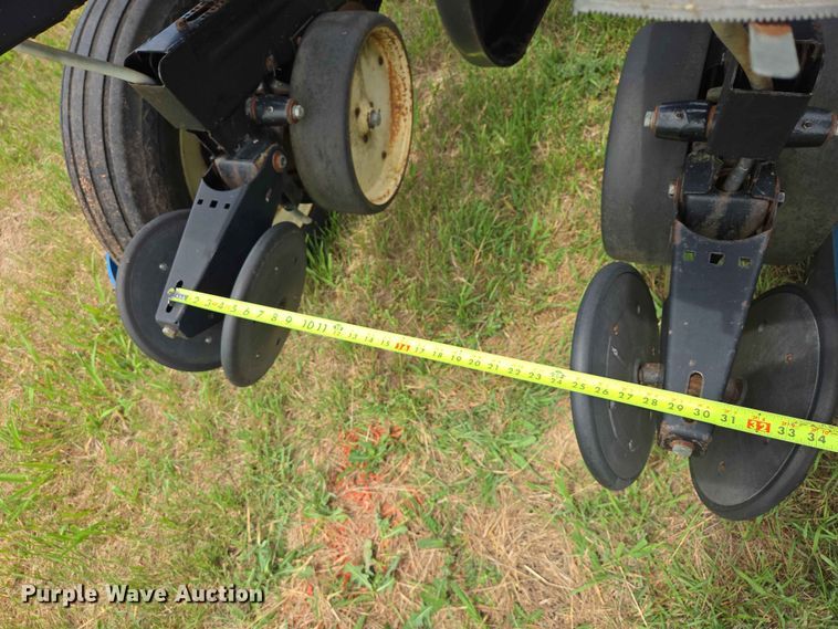 image for item ER1693 Kinze 2200 planter