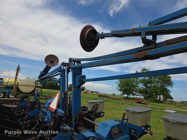 image for item ER1693 Kinze 2200 planter