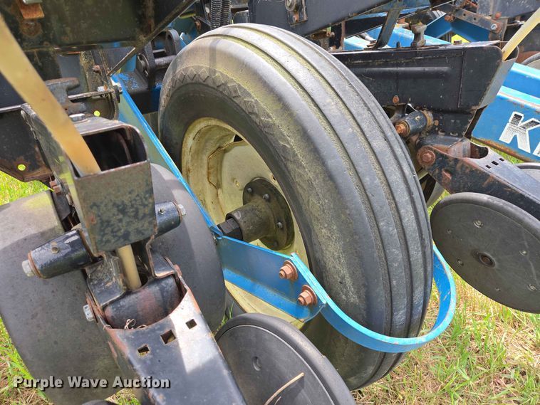image for item ER1693 Kinze 2200 planter