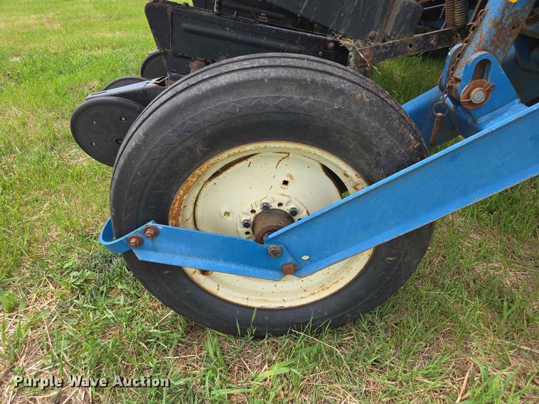 image for item ER1693 Kinze 2200 planter