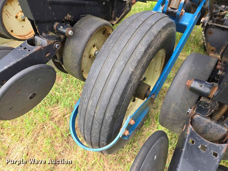 image for item ER1693 Kinze 2200 planter