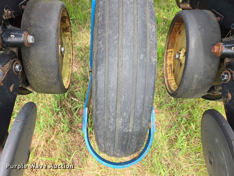 image for item ER1693 Kinze 2200 planter