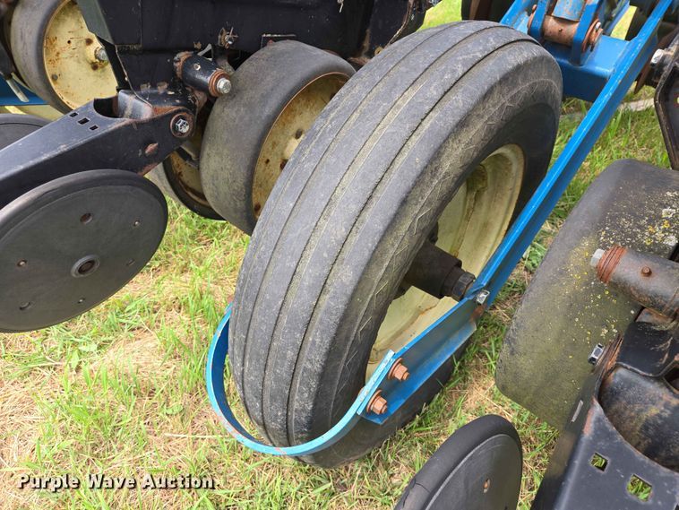 image for item ER1693 Kinze 2200 planter