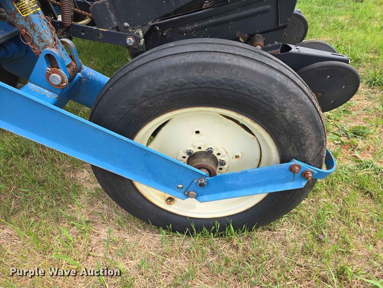 image for item ER1693 Kinze 2200 planter
