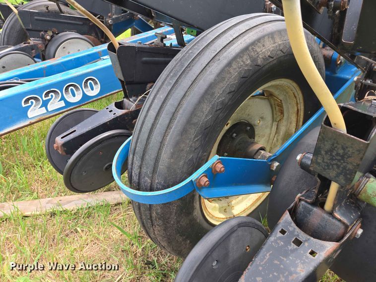 image for item ER1693 Kinze 2200 planter
