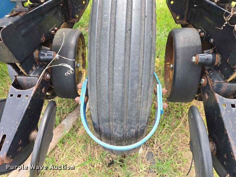 image for item ER1693 Kinze 2200 planter