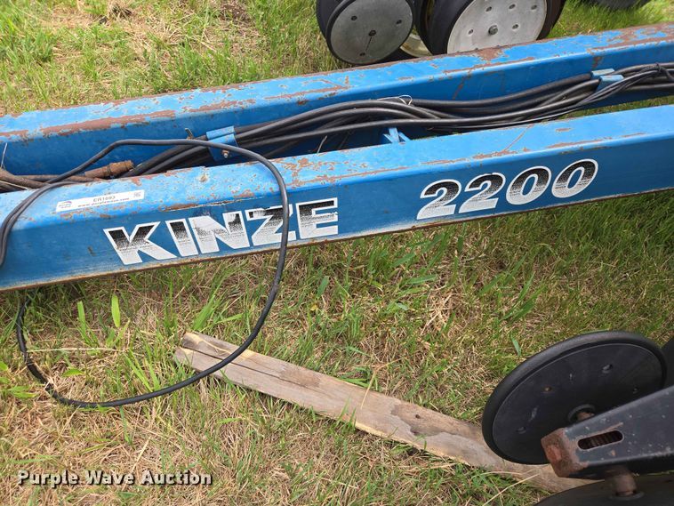 image for item ER1693 Kinze 2200 planter