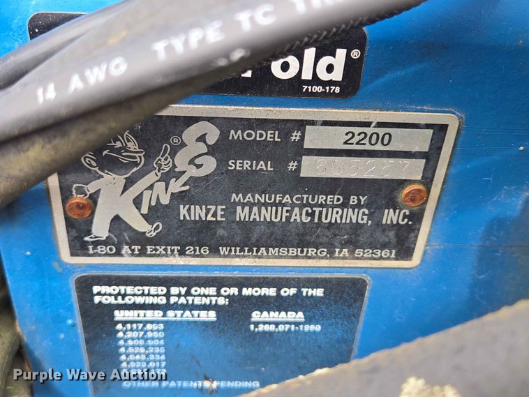 image for item ER1693 Kinze 2200 planter