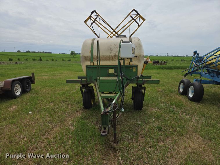 image for item ER1695 John Deere 250 sprayer